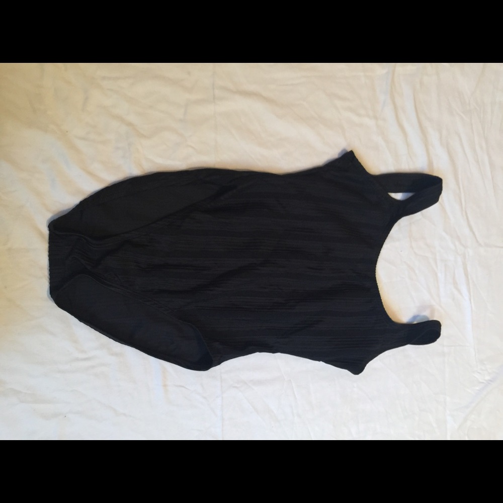 Black swimsuit size 4-6